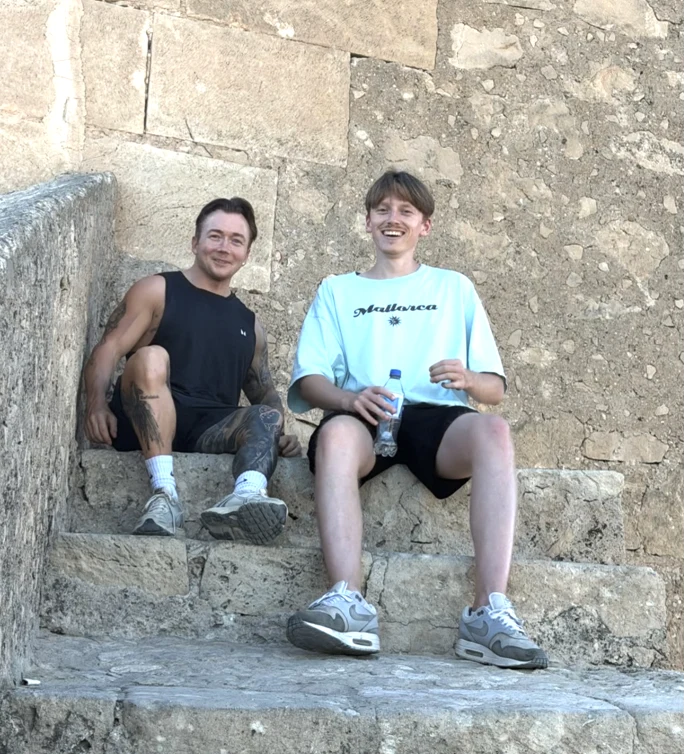 Pause på trappen i skyggen
