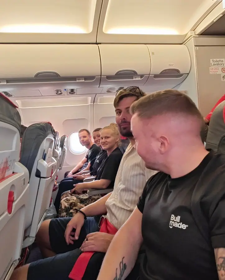 Flokken samlet i flyet mod Split
