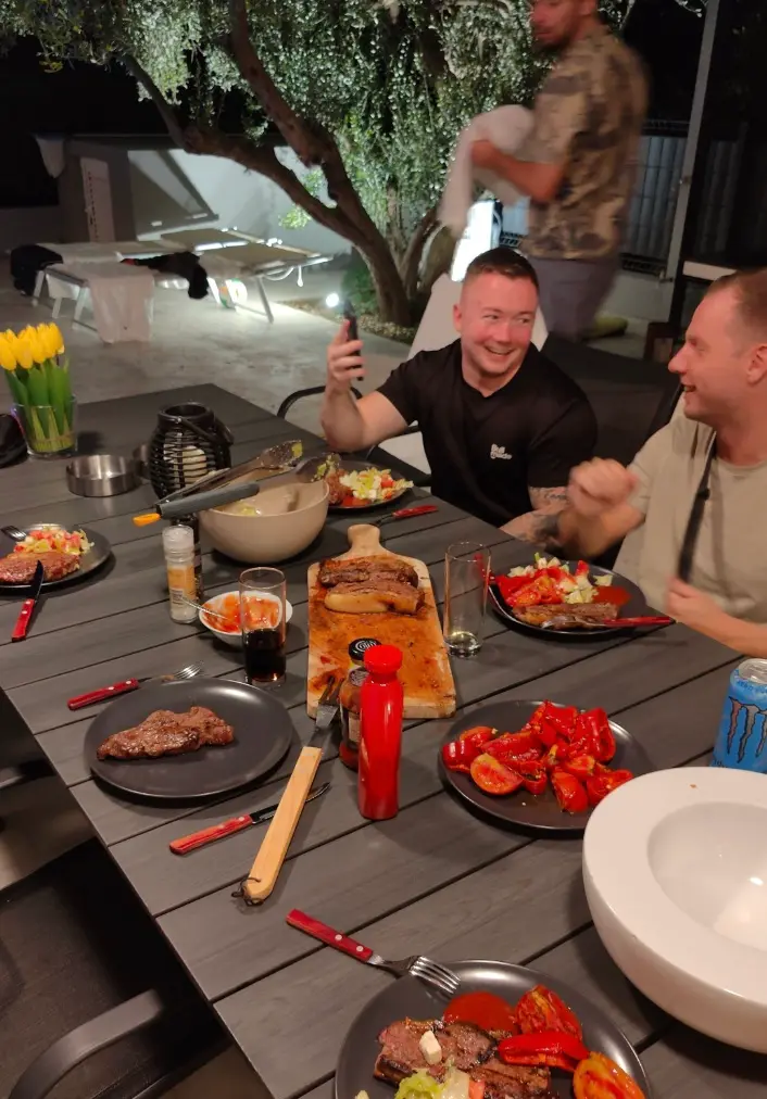 Flokken samlet til grillaften